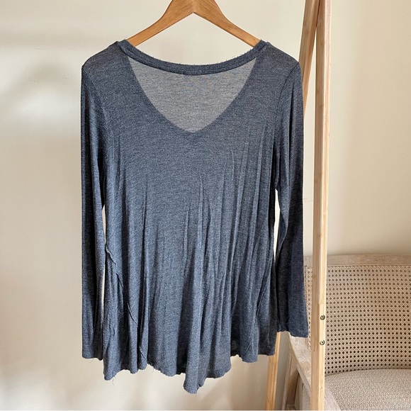 Flowy Raw Hem Seam Detail V-neck Top in Charcoal - S - Picture 3 of 3